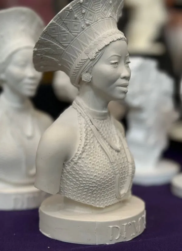 Queen Rumbi - Image 4